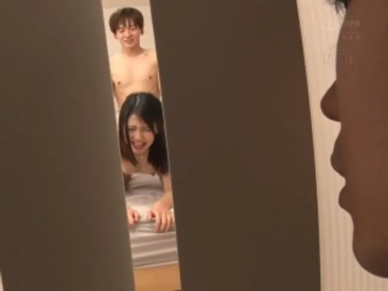 Thanh niên đang vụng trộm với chị cạnh bên nhà thì anh chồng yêu về...