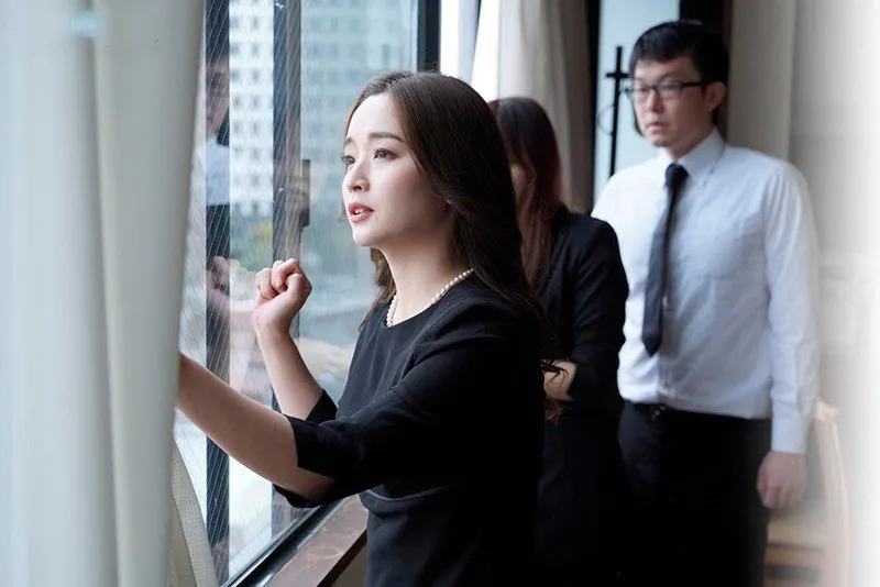 Gã chồng mất 3 năm, má kế trẻ tìm đến con ông chồng giải tỏa thiếu thốn