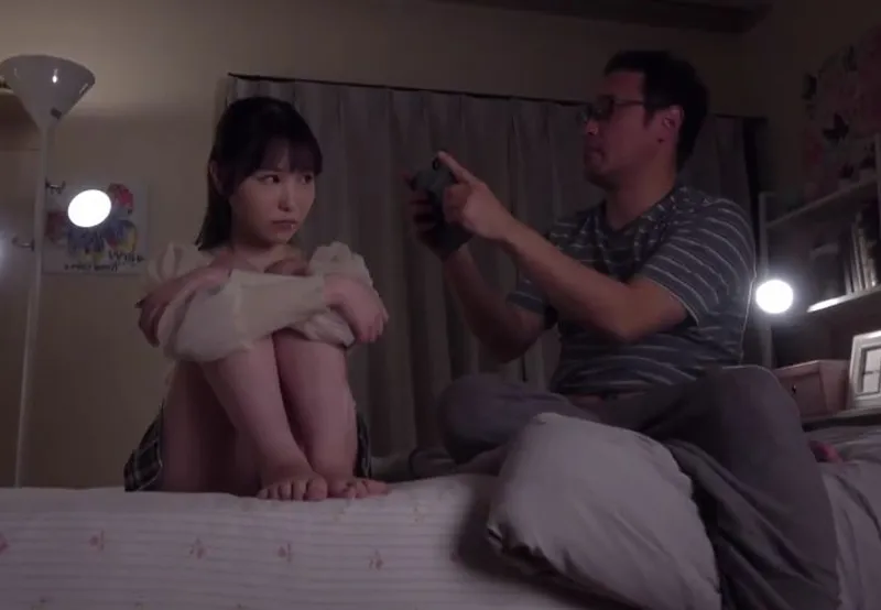 Mẹ tái hôn, nữ nhi thương tâm bị bố dượng đâm cả lỗ trên lẫn lỗ dưới