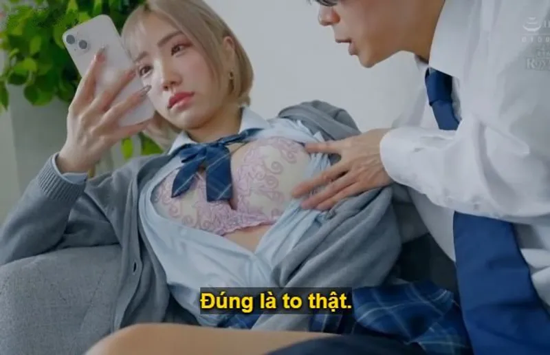 Cô nàng học sinh lạnh tanh chỉ đòi tiền, anh muốn hành động gì với em cũng được.